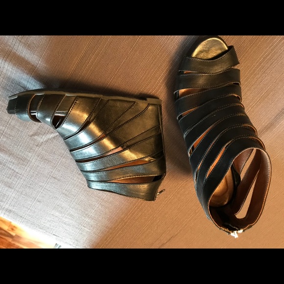 Strappy platform booties - Picture 4 of 7